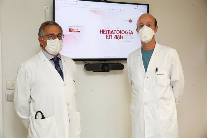 Los doctores José Antonio Páramo y Felipe Prósper, especialistas del Servicio de Hematología de la Clínica y organizadores del curso.