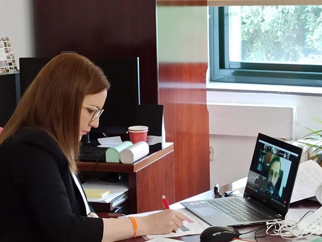 Adán participa en el semnario sobre las ayudas al sector turístico.