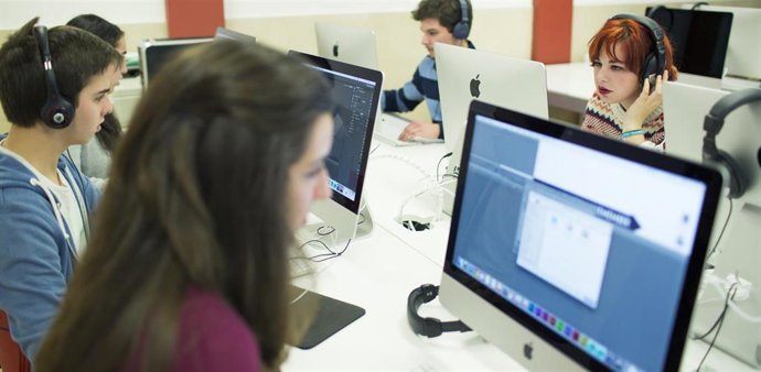 Archivo - Mujeres ordenador