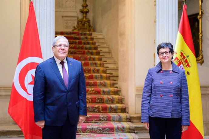 La ministra de Asuntos Exteriores, UE y Cooperación, Arancha González Laya, y su homólogo de Túnez, Othman Jerandi