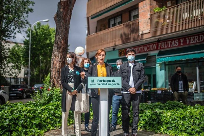 La candidata de Más Madrid a las elecciones autonómicas del 4 de mayo, Mónica García, en Carabanchel