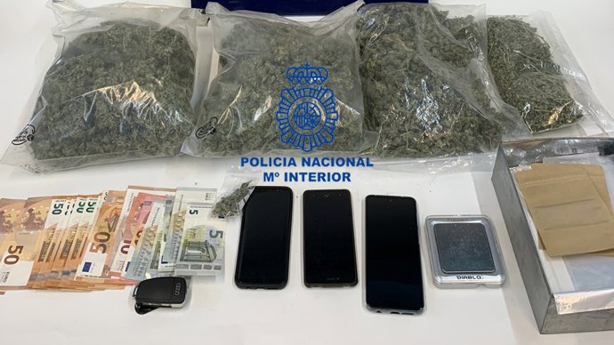 Fectos incautados a la pareja detenida en Ponferrada (León).
