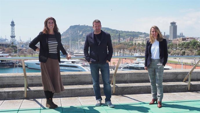 La responsable del área de Empresa y Mecenazgo de la Fundació Catalunya Cultura, Judith Bordas; el CEO de Barcelona Tech City, Miquel Martí,  y la directora de la Fundació Catalunya Cultura, Maite Esteve.