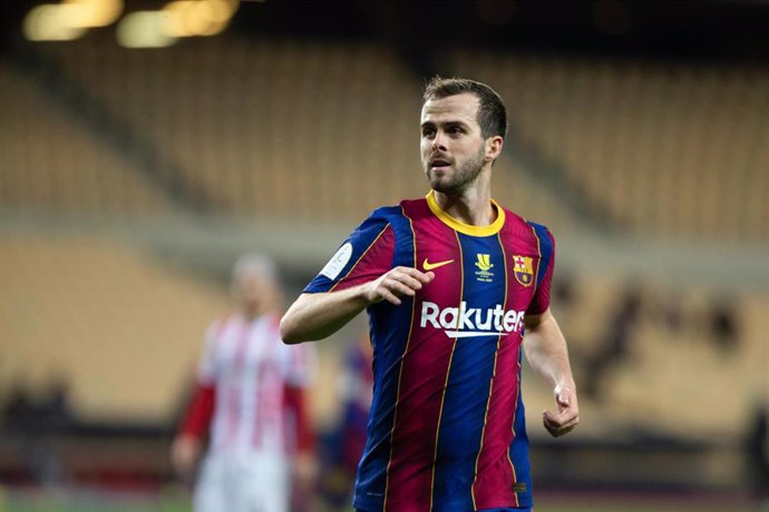 Archivo - Miralem Pjanic of Barcelona during the Spanish SuperCup Final between Futbol Club Barcelona and Athletic Club Bilbao at La Cartuja Stadium on January 17, 2021 in Sevilla, Spain.