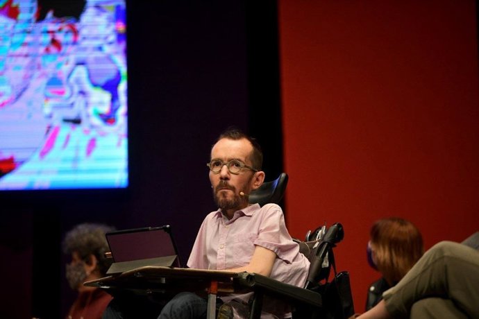 El portavoz de Unidas Podemos en el Congreso, Pablo Echenique, participa en un acto electoral en Leganés de la campaña de las elecciones madrileñas del 4 de mayo.