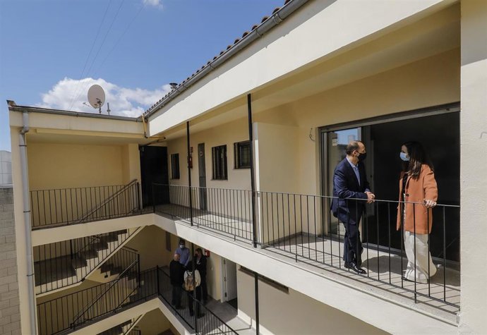 Dalmau y Belarra visitan vivienda pública en Valncia