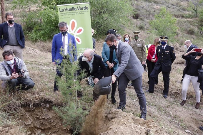 Granada da un paso más hacia la 'Huella Verde' con el inicio de la plantación de 7.000 árboles en Lancha del Genil