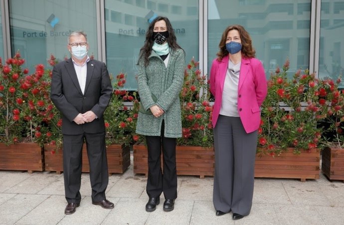 La presidenta de la Cámara de Barcelona, Mnica Roca, acompañada por miembro del Comité Ejecutivo de la entidad, Xavier Sunyer, y por el presidente de la Cámara Territorial de Comercio de Barcelona en el Barcelons Norte, Pere Alemany
