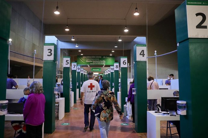 Inicio de la vacunación contra Covid en el Estadio de la Cartuja de Sevilla