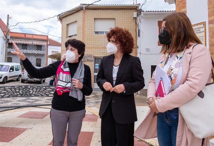 La presidenta de la Diputación de Huelva, María Eugenia Limón, en Berrocal.