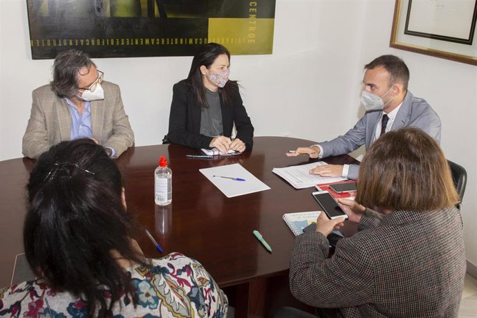 Daniel Moreno reunido con una de las asociaciones de consumidores