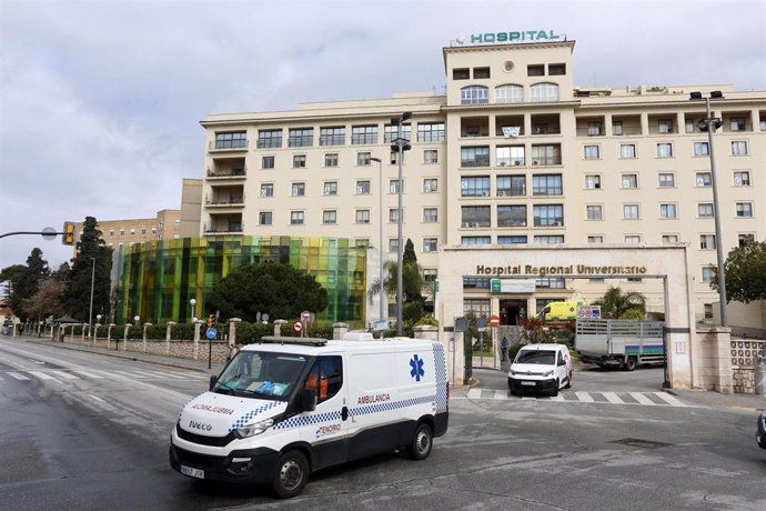 Archivo - Ambulancia en el Hospital Regional de Málaga