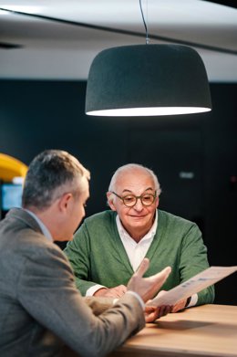 Archivo - Caixabank crea un equipo de 148 gestores especializados en el segmento senior en Andalucía Occidental