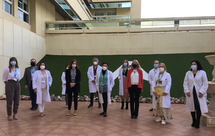 Patricia Nvarro, delegada del Gobierno andaluz en Málaga, en su visita al Hospital Costa del Sol