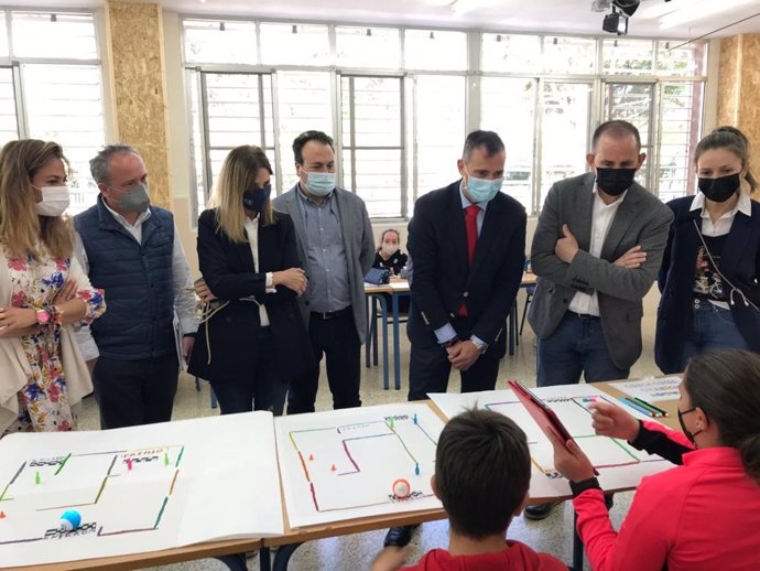 El delegado de Educación en Almería visita el CEIP Teresa de Jesús de El Ejido