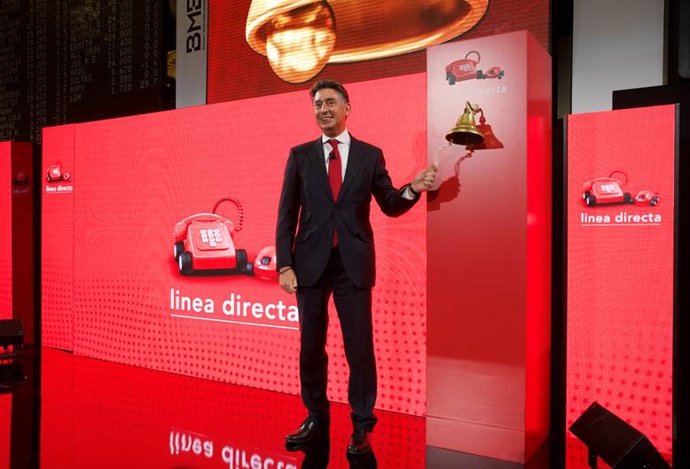 El consejero delegado de Línea Directa, Miguel Angel Merino, durante el acto de toque de campana que simboliza la salida a Bolsa de Línea Directa, a 29 de abril de 2021 en el Palacio de la Bolsa de Madrid