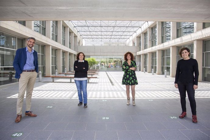 El equipo de investigación formado por Diana Castilla López (Universitat de Valncia) y Azucena García Palacios, Carlos Suso Ribera (Universitat Jaume I) e Isabel Ortigosa Beltrán (Universitat Pompeu Fabra)