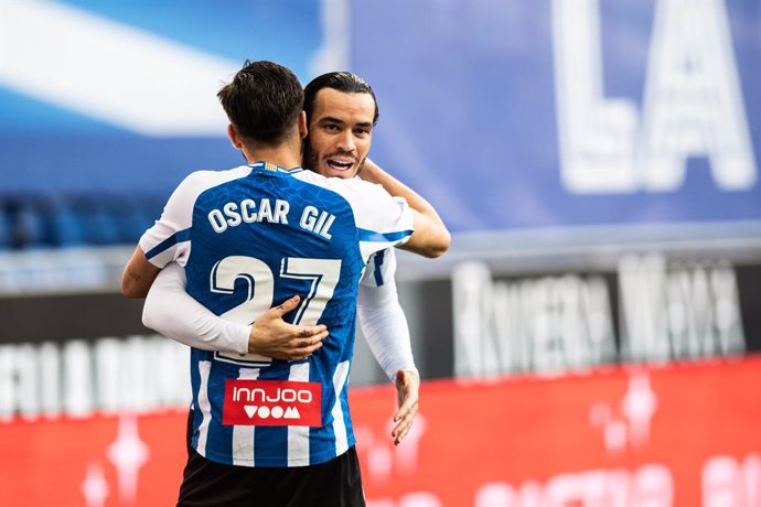 Archivo - BARCELONA, SPAIN - FEBRUARY 20:  Raul de Tomas of RCD Espanyol celebrating a goal during the Liga Smartbank match betwen RCD Espanyol de Barcelona and CE Sabadell at RCDE Stadium on February 20, 2021 in Barcelona, Spain.