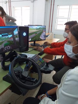 Alumnos de Secundaria utilizan un simulador de realidad virtual en Cartaya (Huelva)