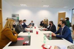 El ministro de Inclusión, Seguridad Social y Migraciones, José Luis Escrivá, durante una reunión con el rector de la UCLM, José Julián Garde, en Albcete.