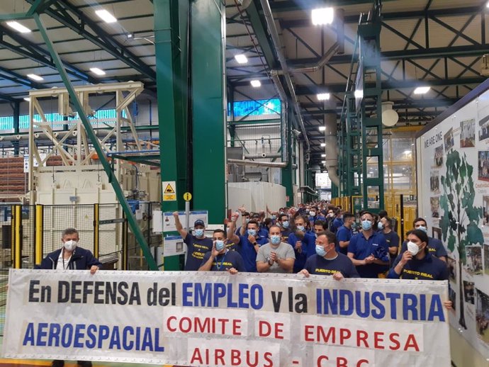 Trabajadores de Airbus en protesta por el posible cierre de Puerto Real