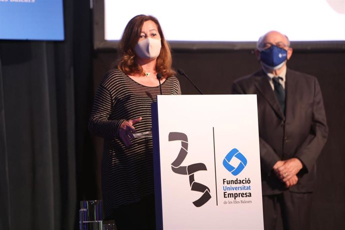 La presidenta del Govern, Francina Armengol, durante el acto conmemorativo del 25. aniversario de la Fundación Universidad-Empresa de las Illes Balears (FUEIB).