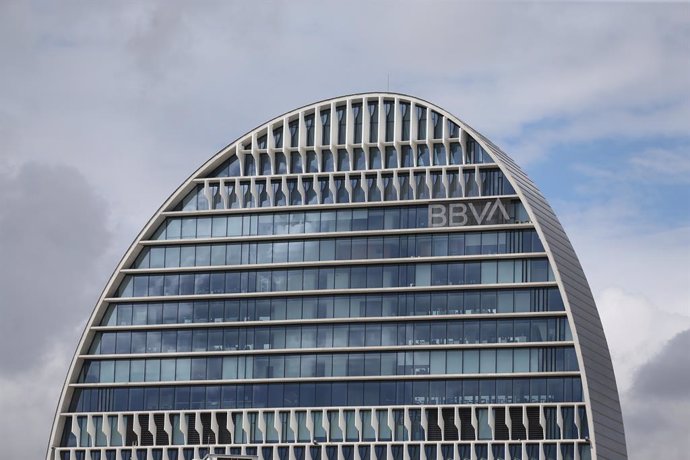 Edificio de la sede de BBVA en Madrid, conocido como La Vela, a 22 de abril de 2021, en Madrid (España). La dirección de BBVA ha planteado el despido de 3.798 personas y el cierre de 530 oficinas. La compañía encuadra estos despidos en un procedimient