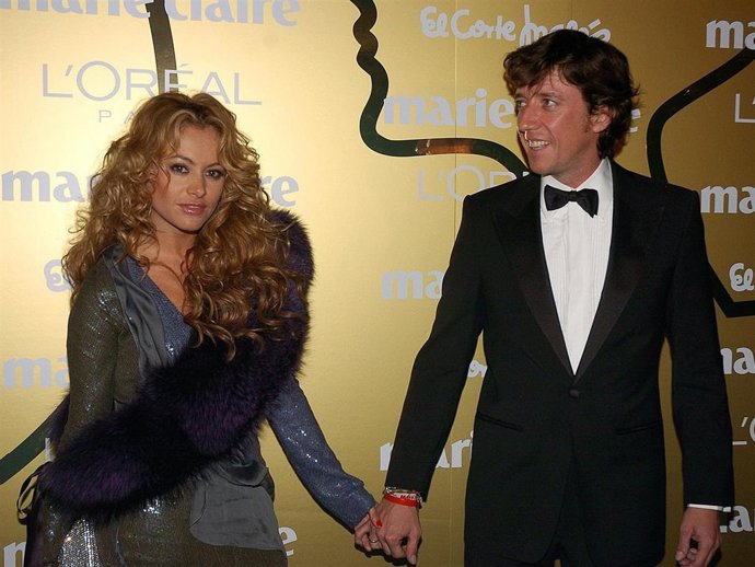 PAULINA RUBIO Y COLATE