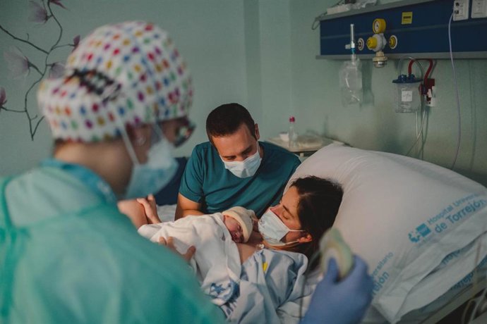 Archivo - Parto en un hospital del grupo Ribera