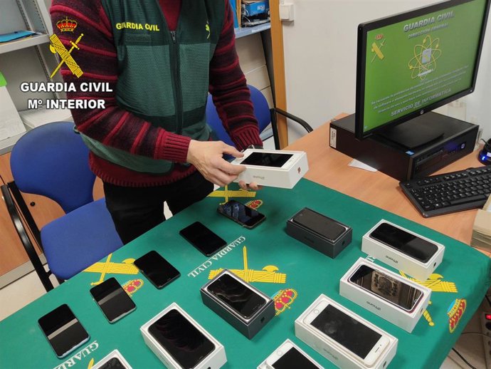 La Guardia Civil detiene en Azuqueca de Henares a dos personas por hurto en una empresa de logística