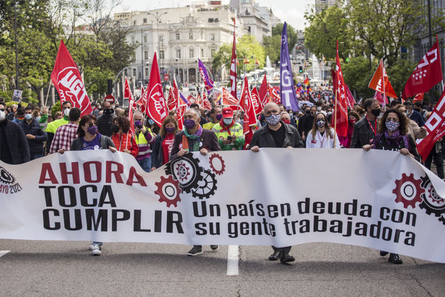 El secretario general de UGT, Pepe Álvarez, y el secretario general de CCOO, Unai Sordo (2d), durante la manifestación con motivo del Día del Trabajador en Madrid
