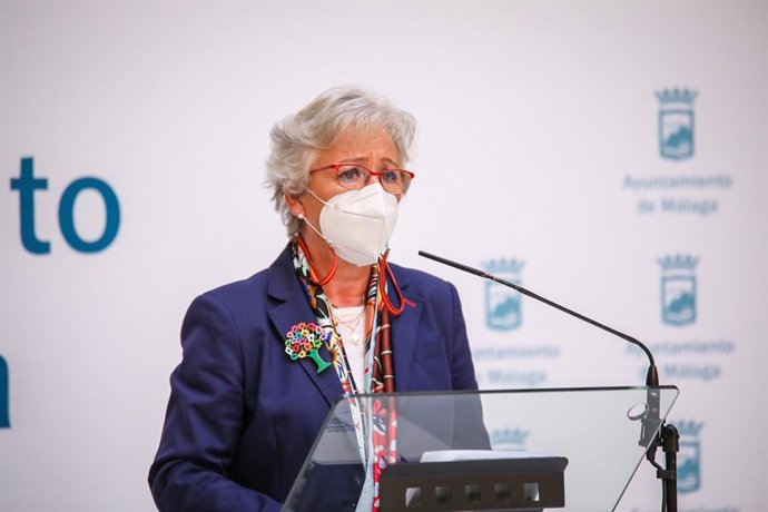 La concejala de Servicios Operativos y responsable de la empresa municipal, Teresa Porras, en rueda de prensa