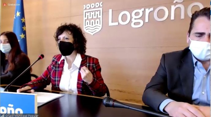 La concejal del PP de Logroño Celia Sanz y vecinos y afectados por el PERI Quebradizo.