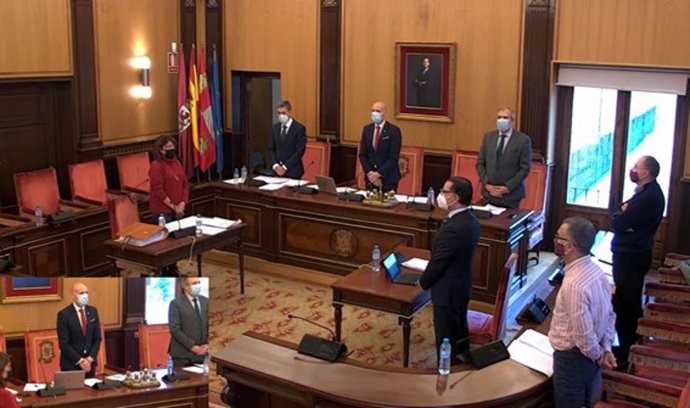 Minuto de silencio en el Pleno del Ayuntamiento de León por la mujer asesinada en Mansilla.