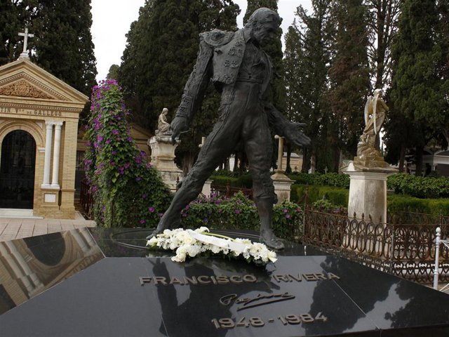 Archivo - Isabel Pantoja ha mandado flores a la tumba de Paquirri en su aniversario de boda