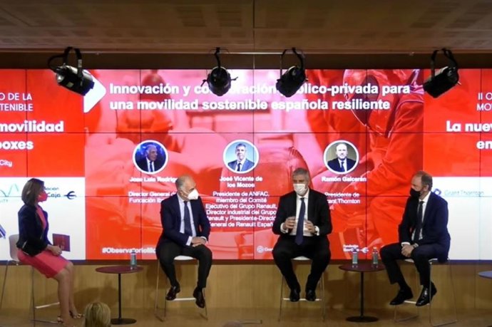 Participantes de la primera mesa redonda.