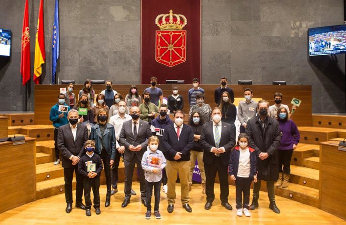 Participantes en el acto celebrado en el Parlamento con motivo de la Semana de Acción Mundial por la Educación