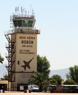 Archivo - Torre de control de la base aérea de Morón de la Frontera