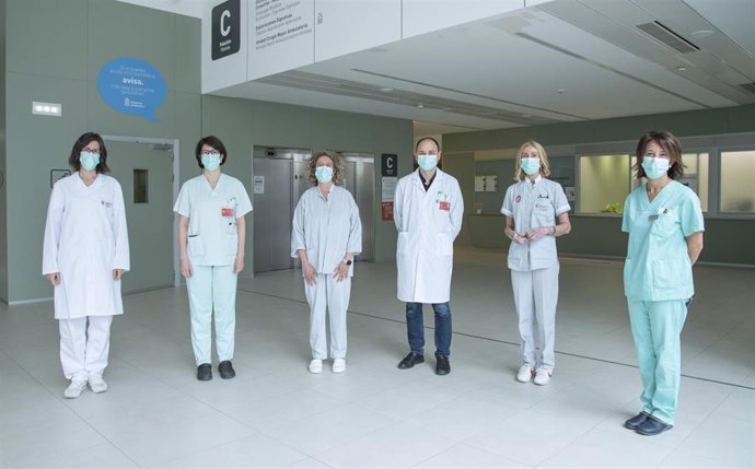 De izda. A dcha.: Miren Vicuña, Saioa Rubio, Marali Berrio, Óscar Nantes, Julia Irigoyen y Cristina Rodríguez, componentes de la Unidad de Enfermedad Inflamatoria Intestinal