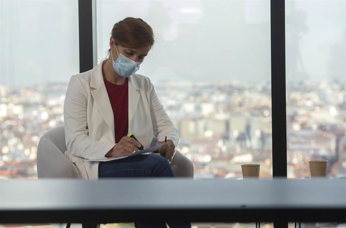 La candidata de Más Madrid a la Presidencia de la Comunidad de Madrid, Mónica García, comparece en una rueda de prensa 