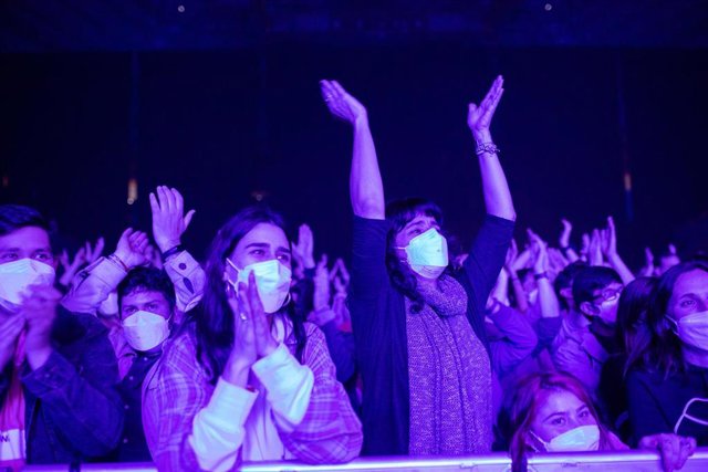 Archivo - El grupo español de indie rock e indie pop, Love of Lesbian, durante su concierto en el Palau de Sant Jordi