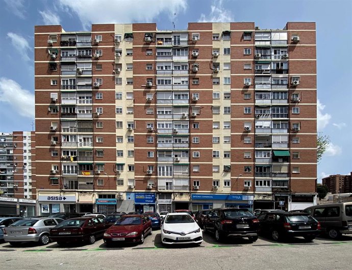 Archivo - Edificios del barrio del Pilar, en Madrid, (España), a 24 de abril de 2020.