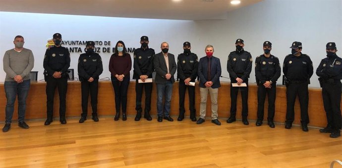 Acto de toma de posesión de los cuatros nuevos agentes de Policía Local de Santa Cruz de Bezana