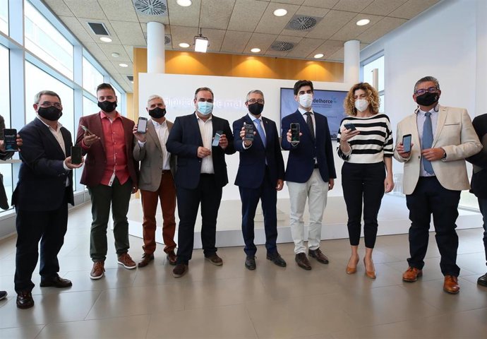 Presentación de la aplicación móvil nueva de Fedelhorce para empresarios de diversos municipios