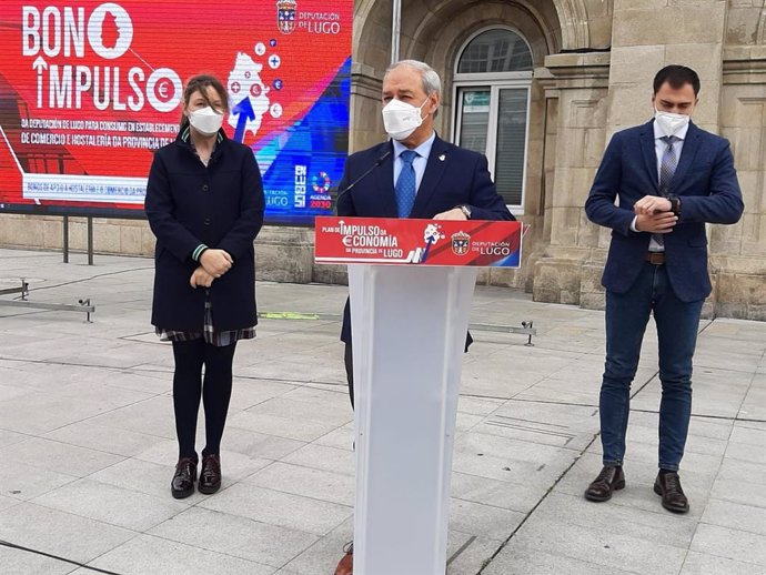 El presidente de la Diputación de Lugo, José Tomé, presenta los bonos para la hostelería y el comercio del gobierno provincial