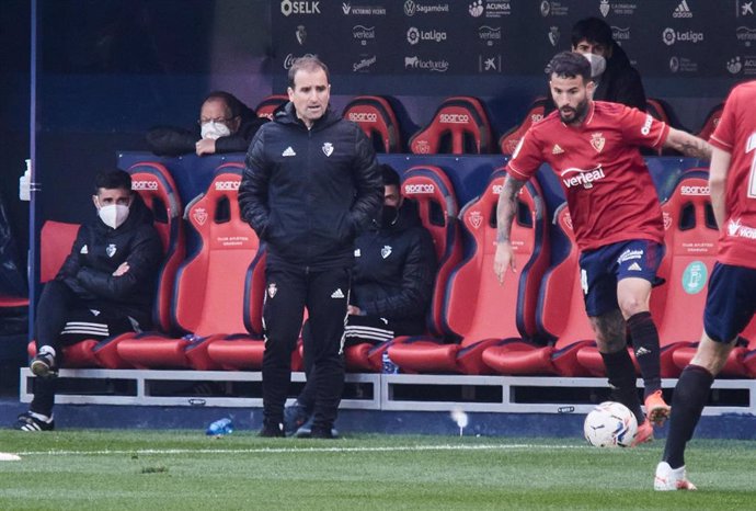 Jagoba Arrasate da órdenes durante un partido de Osasuna de LaLiga Santander 2020-2021