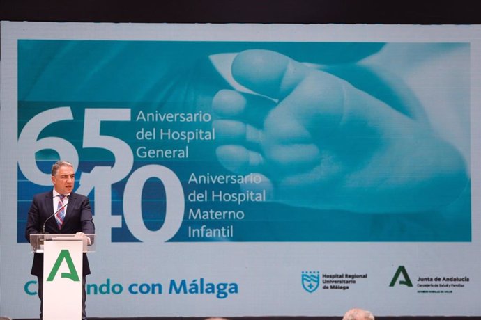El consejero de la PResidencia, Administración Pública e Interior, Elías Bendodo, en la presentación de actos por los aniversarios de los hospitales General y Materno de Málaga