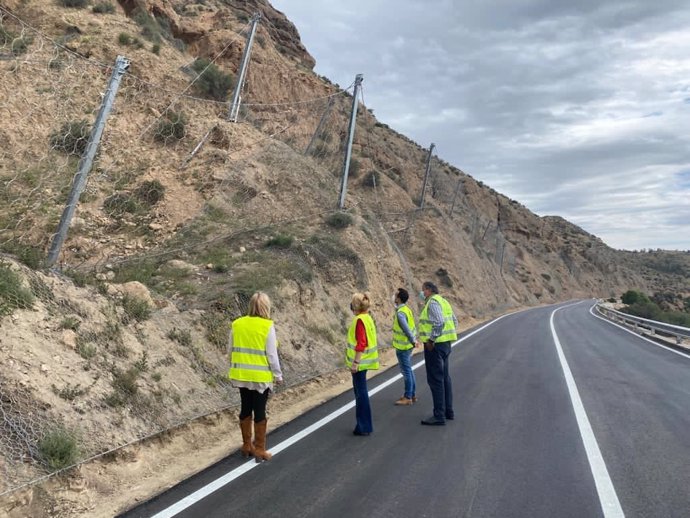 Visita a la finalización de las obras en la carretera A-1075 en Alhabia (Almería)