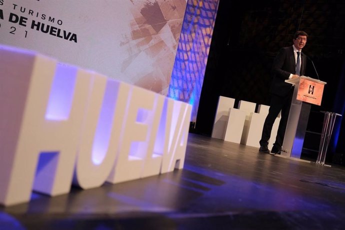 El consejero de Turismo, Juan Marín, clausura la gala de los Premios del Turismo de Huelva.