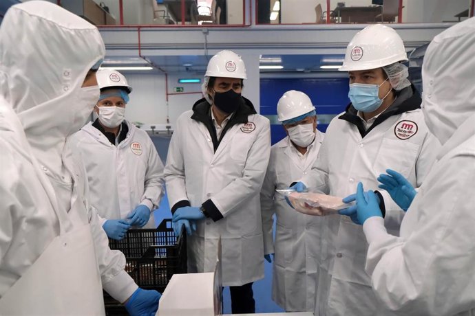 Mañueco visita las instalaciones de la cárnica Tabladillo.